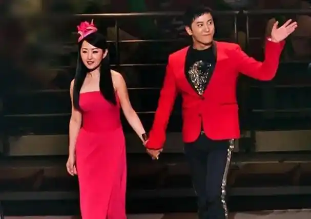 毛宁杨钰莹 照片摄影机93 - 抖音