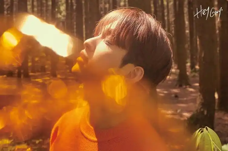 完全的氛围美男阳光下令人沉迷的朴珍荣侧颜