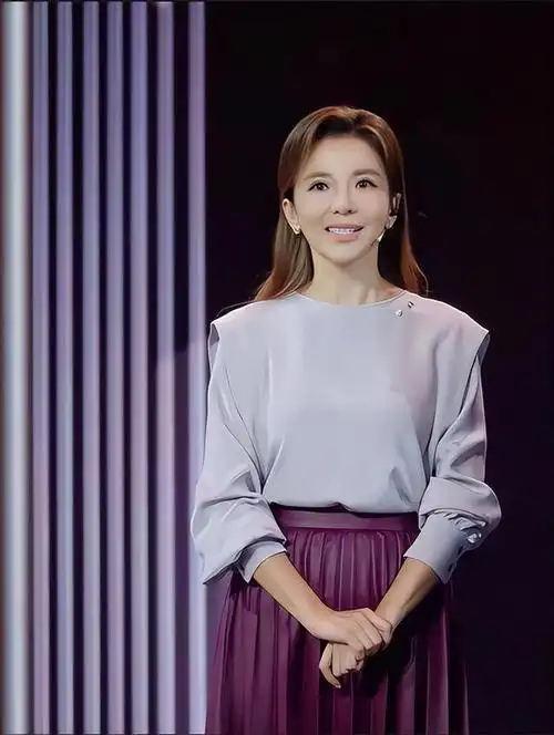 回顾主持人朱迅疾病缠身亲人轮流去世她的人生太悲惨了