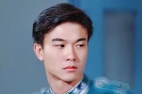 钱小豪当红时与周润发李连杰搭戏27岁买半山别墅现况窘迫