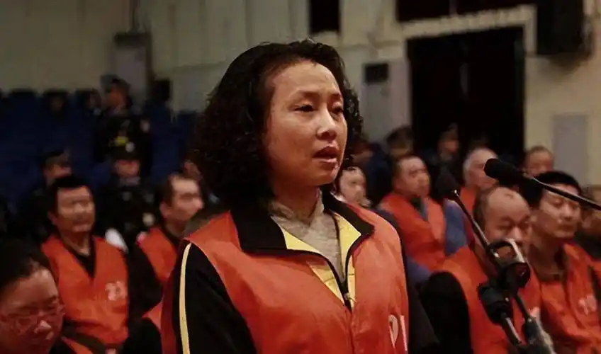 重庆女黑老大的覆灭:诱骗2000名无知少女,后成为文强的"二奶"