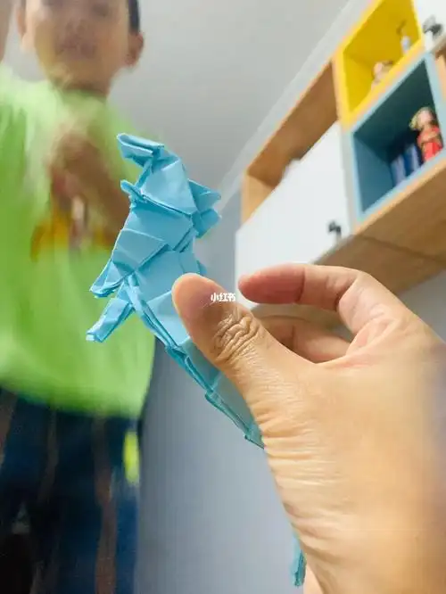 儿子折纸哥斯拉