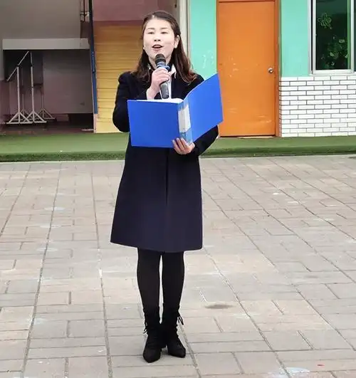 园长妈妈致辞 亲爱的园长妈妈为我们的趣味亲子运动会致开幕词