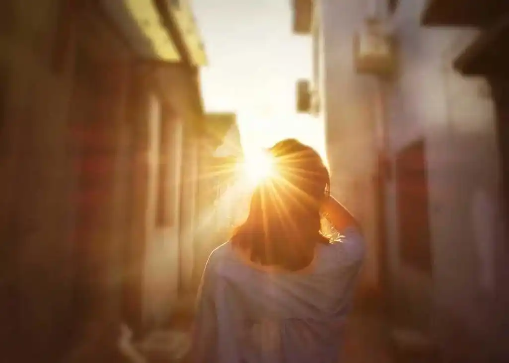 心情失落伤心难过的女生