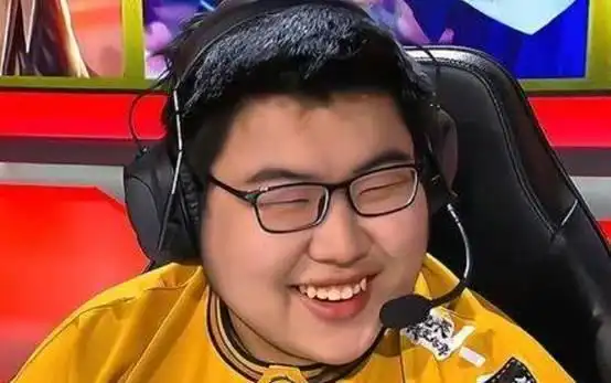 kpl小胖再度膨胀拿下国服第一澜后竟嘲讽全部职业选手