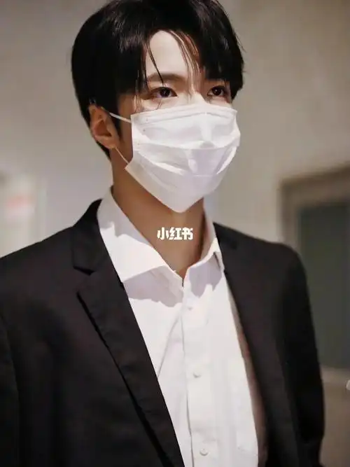 文哥穿西装绝了