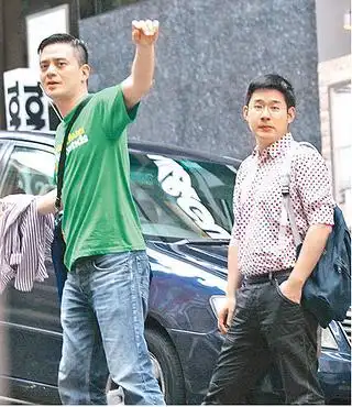 黄耀明谈巅峰退出原因:想改变同性恋歧视