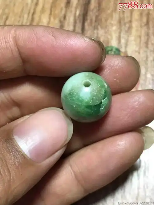 清代老翡翠珠子一粒
