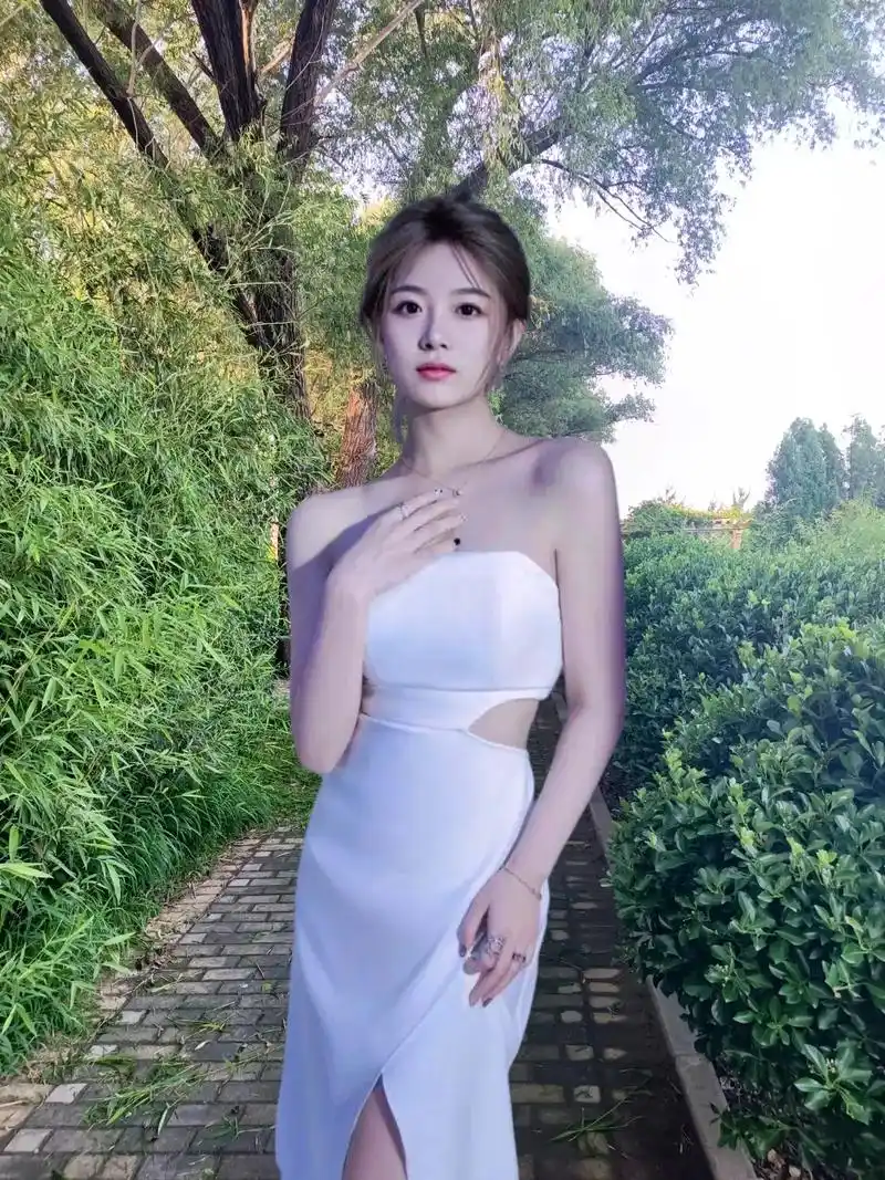 抖音图文来了 #好看的小姐姐 #美女 #随拍记录 #享受这 - 抖音