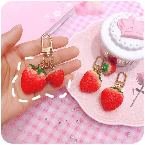 情侣钥匙扣一对创意可爱少女心草莓挂坠创意饰品小清新钥匙扣书包挂件