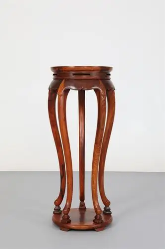 该香几款式取材于一幅明代古画,作者倾心之作,对其用料及线条处理极其