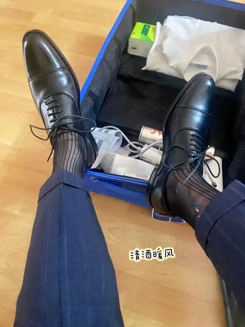 正装皮鞋 #正装 #禁欲系 #黑袜 #80后大叔 80后的 - 抖音