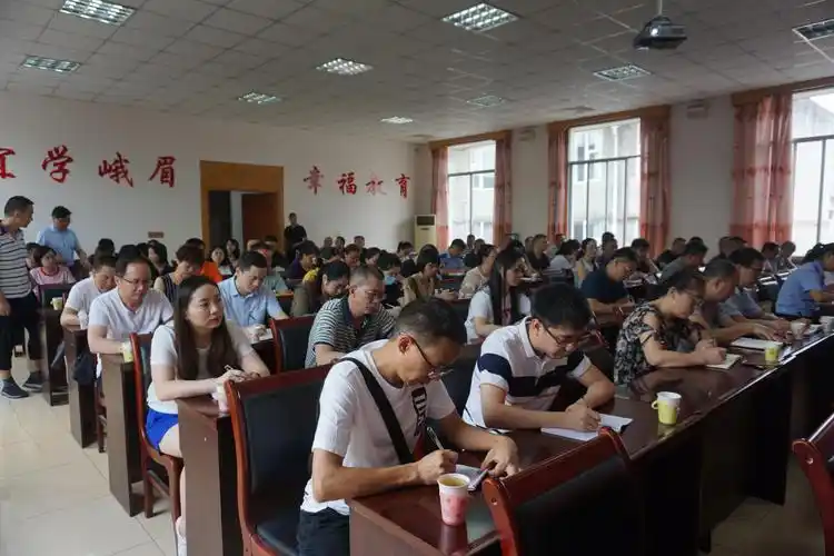 峨眉山市关工委开展2020年法治副校长培训