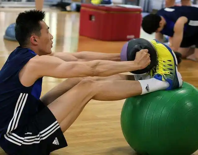 男排季道帅迎28岁生日,曾质疑外教被雪藏,如今日本联赛大放异彩