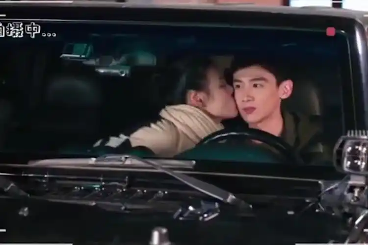 剧情太甜了白敬亭亲到马思纯鼻子上了