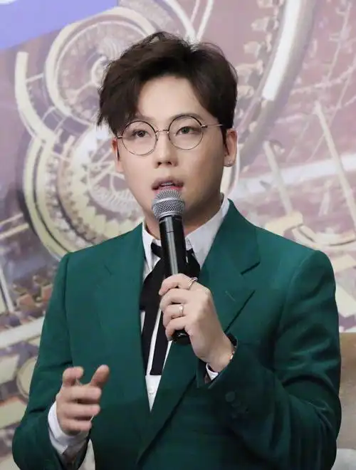 刘维|蔡徐坤|薛之谦_新浪新闻