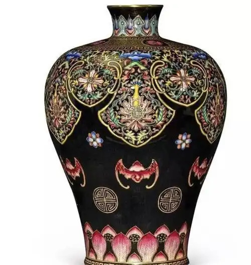 香港纪伯伦国际拍卖清三代极为名贵的宫廷御用瓷器珐琅彩