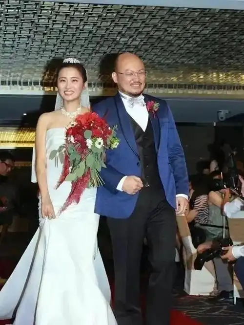 赵小侨老公刘亮佐比她大12岁,还和前妻有一个儿子.