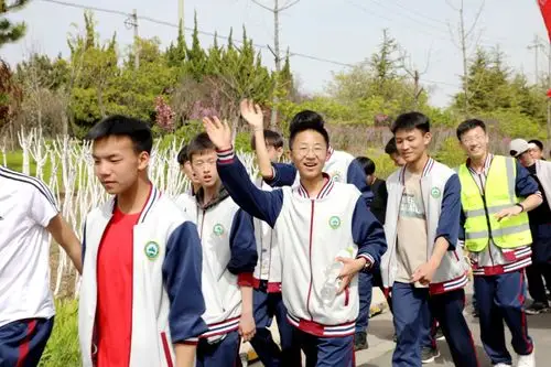 发布人:青岛昌乐二中高级中学 发布日期:2021-04-18