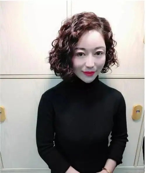 满头烫小卷,真洋气,适合各个年龄段|发型|刘海|脸