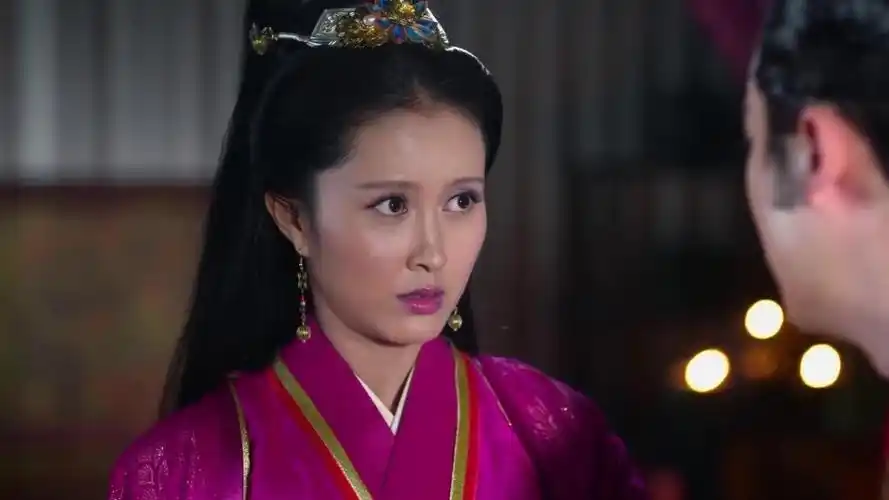 芈月传南后表面一套背后一套在楚王面前设计魏美人