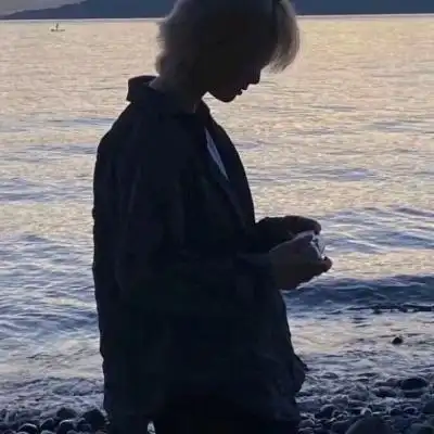 男生霸气侧脸头像高清好看的男生头像冷酷帅气侧脸清晰图片