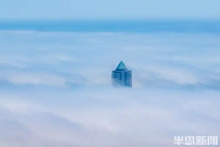 如梦似幻,青岛前海上演"史诗级"平流雾!