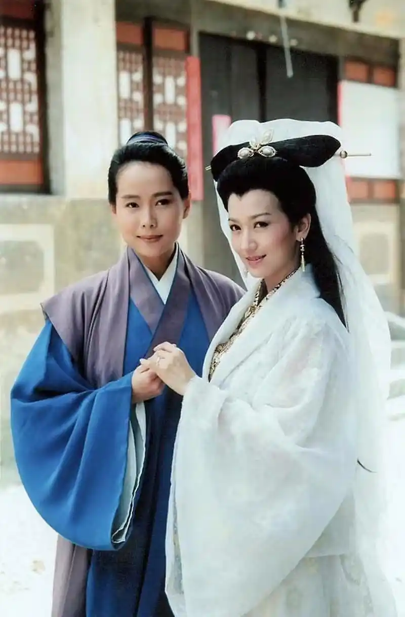 69岁赵雅芝对比60岁叶童,自然老去和医美老去的差距一目了然 1993年