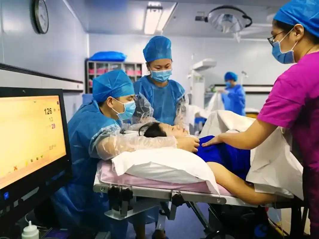 90后怕疼女生的顺产视频来啦原来她是用声音生孩子的