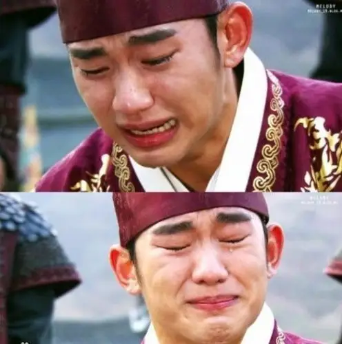 看了~金秀贤的演技其实还是不错滴,哭的时候不知道又让多少迷妹心碎