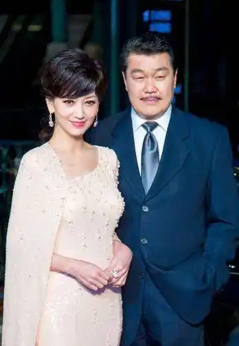 事业顺风顺水,感情上也没有一波三折,赵雅芝在和作为医生的前夫黄汉伟