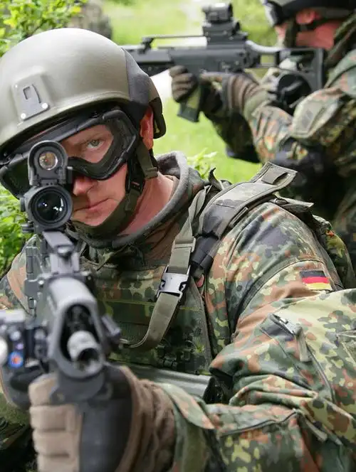 德军重装部队班组进攻演练