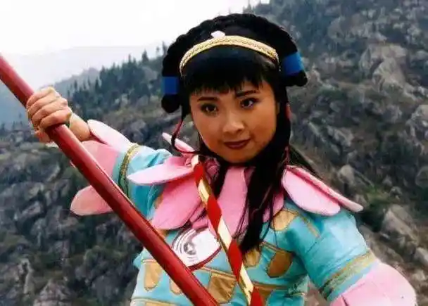 《西游记》结束后,杨斌在《末代皇帝》中扮演年轻的溥杰(《西游记》有