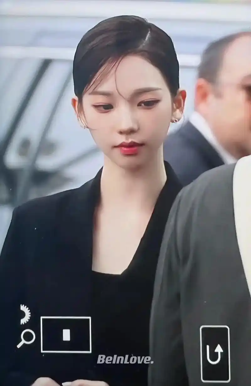 柳智敏 西装柳智敏帅死谁了 头小脸小脖子又细长完美比例真的 - 抖音