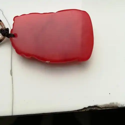 请问我这块是啥石头?(能划玻璃,半透明有油脂光泽,不是染色的)