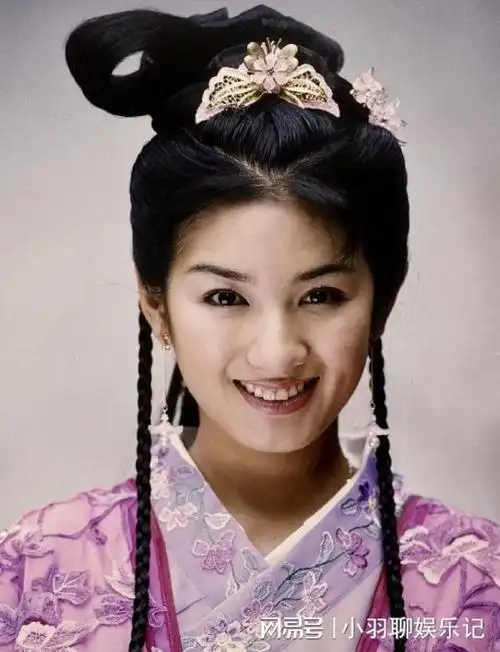 黄奕晒新剧上错花轿未公开剧照娇俏又单纯