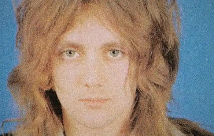 今天是皇后乐队鼓手罗杰泰勒72岁生日滚石乐队主唱米克贾格尔78岁生日