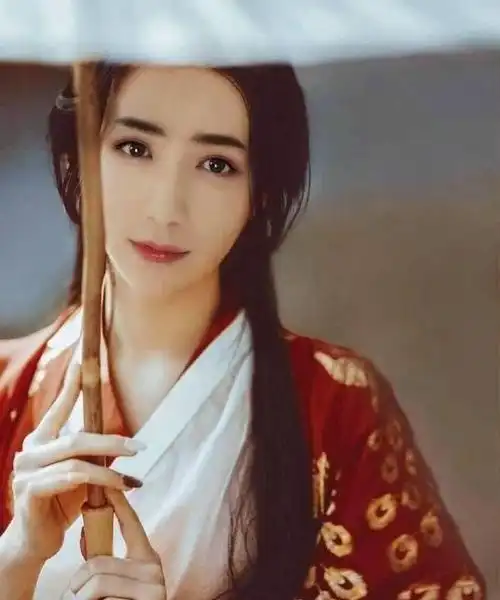 朱一龙女装照曝光!性感又不失妩媚,网友:比女人还美!