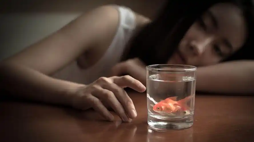 晚上思念一个人的图片