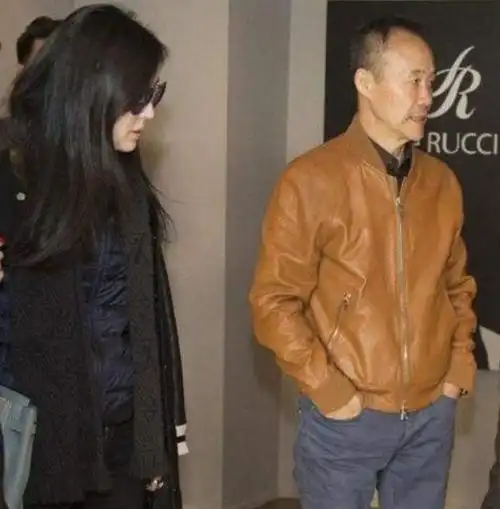 田朴珺为王石第二次做烤鱼手艺有进步但屋顶却遭殃了