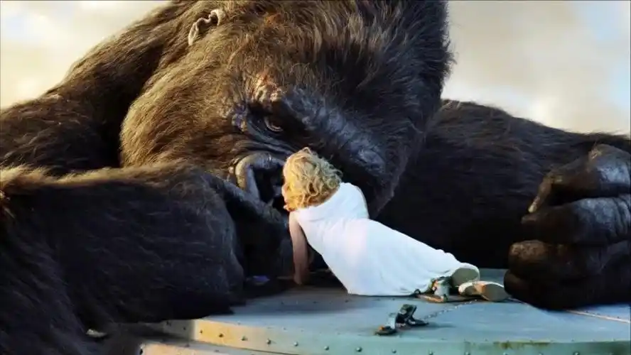 p>《金刚》是2005年上映的一部冒险电影,重拍1933年经典同名电影