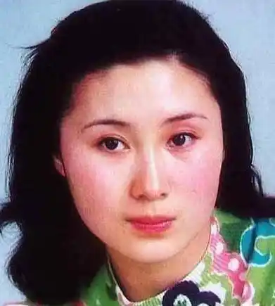 《少林寺》的牧羊女,18岁时和李连杰有过感情,如今55岁身家过亿_丁岚