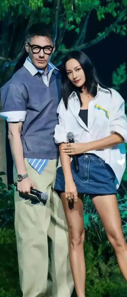 梦中情腿52岁瞿颖的腿真的太绝了胡兵瞿颖一起走秀状态惊人