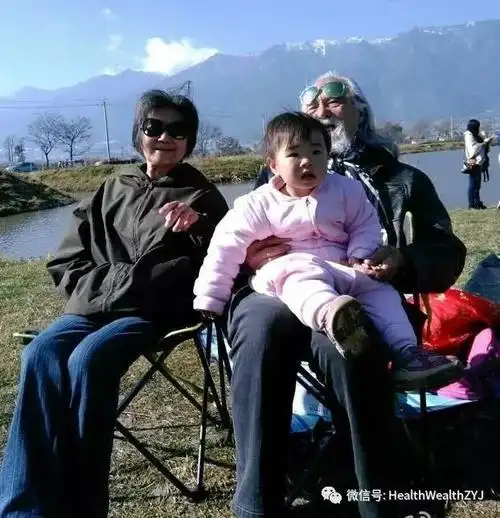 八十多岁王德顺和妻子近照曝光,这才真正的爱情,网友:最帅老鲜肉!