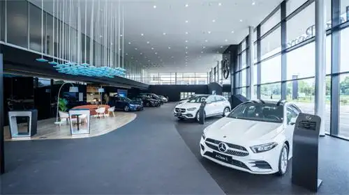展厅打造成一个触动客户的真实生活空间,把梅赛德斯-奔驰品牌所倡导的