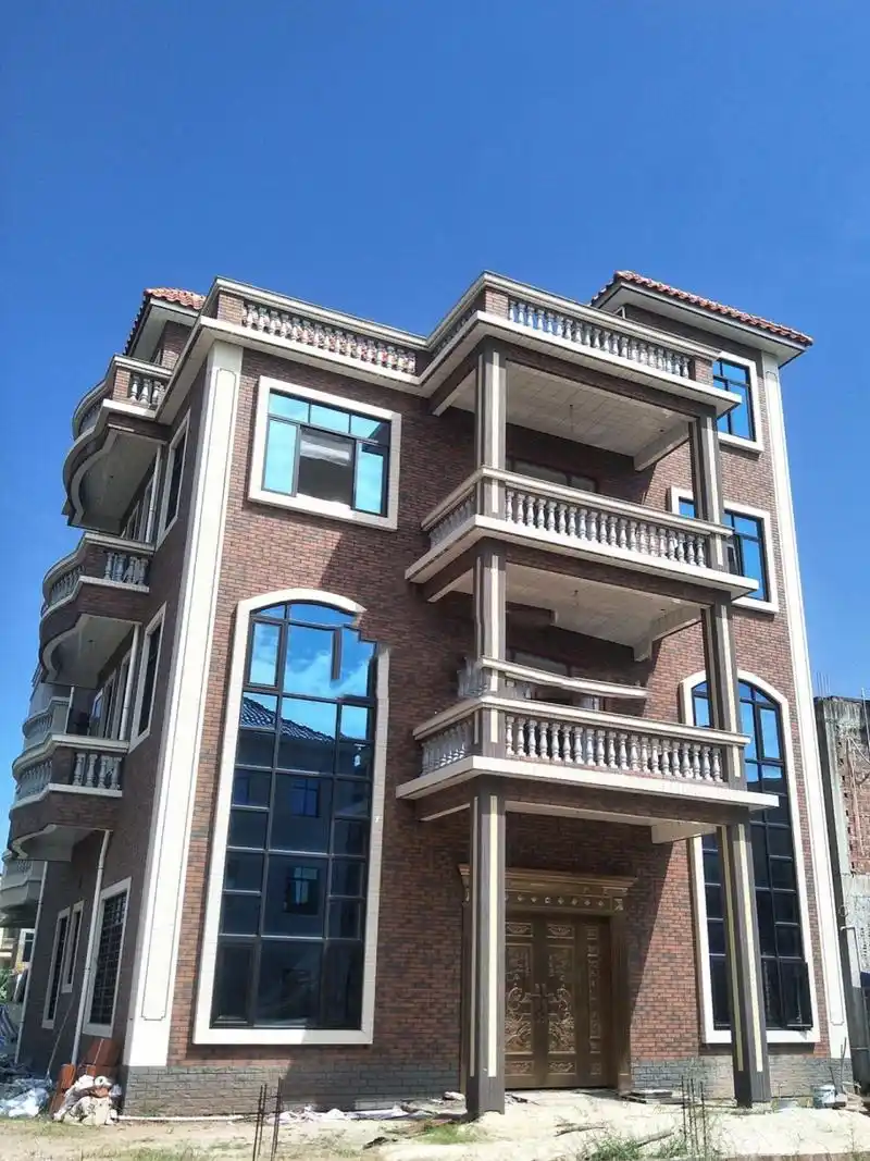 7515颜色搭配 自建房以红色戈壁砂影外墙砖为主色调,搭配白色