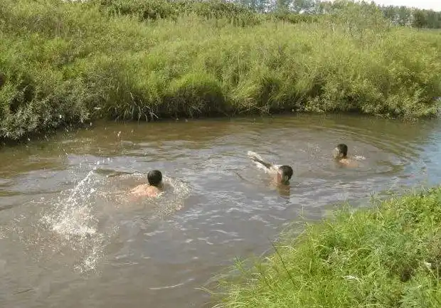 妈妈自建"心形泳池",创意的背后满是担心,家长看后夸她机智|游泳|溺水