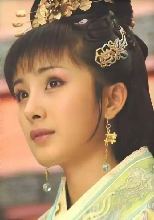 17岁的杨幂饰演王昭君,真的是倾国倾城_出塞_造型_剧中