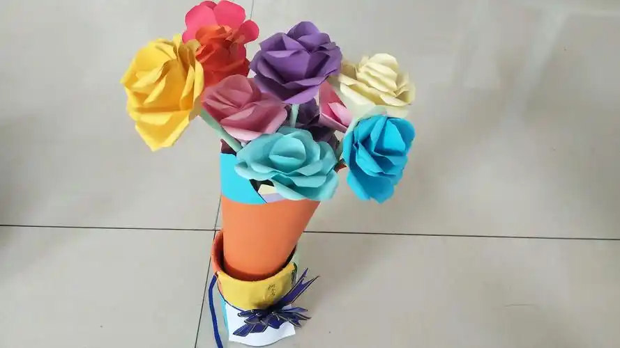 东湖一中和谐年部"变废为宝"创意手工作品展