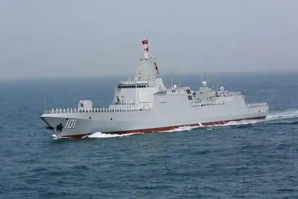 图为055型驱逐舰